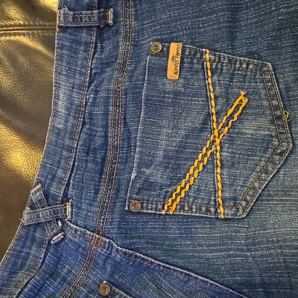 Almost Famous jeans shorts - Picture 4 of 6
